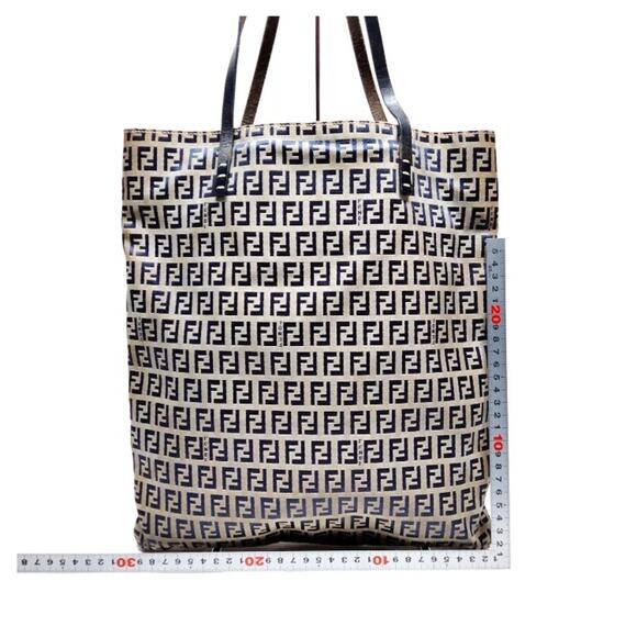 Fendi tote bag. - Picture 2 of 9